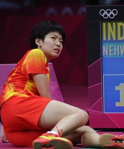 伤退!汪鑫1-0领先扭伤左膝 无缘奥运女单铜牌