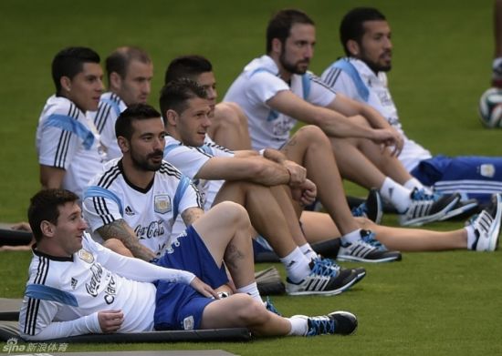 梅西:只想世界杯夺冠不想金球 西媒:对C罗的讽刺