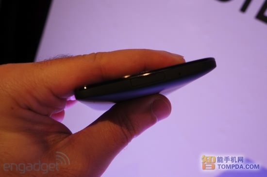1080P屏幕效果出众 HTC Droid DNA图赏