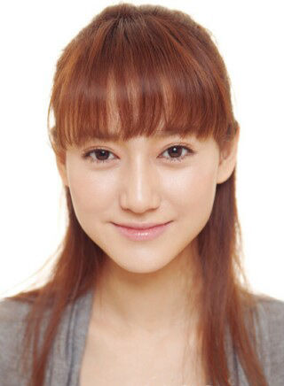 齐刘海有弧度才可爱 小诀窍让扁塌刘海挺起来