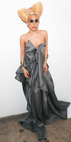 不疯魔不成活!盘点Lady gaga最惊悚的22个造型