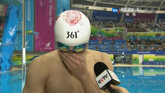 孙杨说着说着又哽咽了:从低谷挺过来 明年会更好