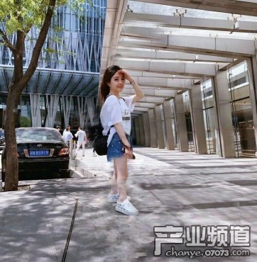 LOL冯提莫扫黄现场被抓 身高秒变一米