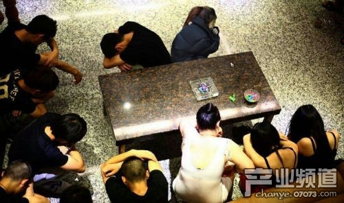 LOL冯提莫扫黄现场被抓 身高秒变一米