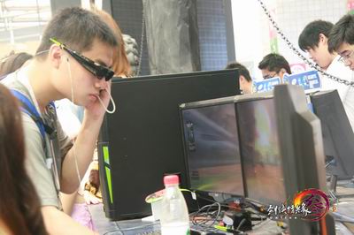 剑网3三屏环绕双重世界 3D眼镜立体试玩