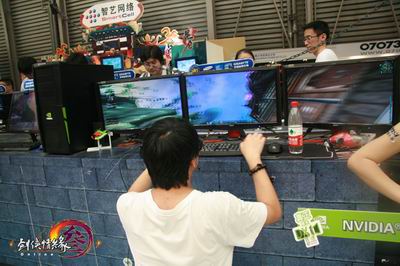 剑网3三屏环绕双重世界 3D眼镜立体试玩