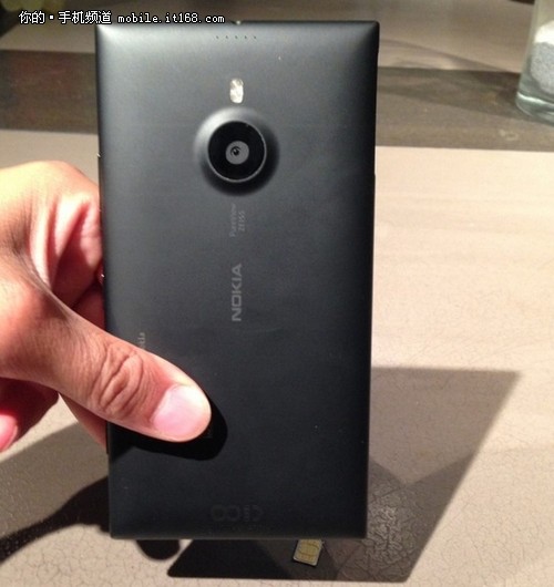 6英寸1080P屏 Lumia1520行货将至