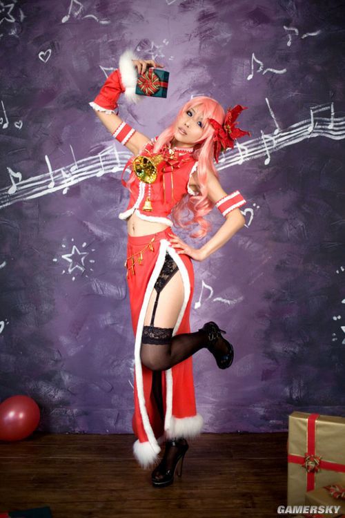 《初音未来》cosplay欣赏 海贼女帝coser庆圣诞