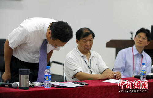 郭台铭亲赴富士康 就跳楼事件鞠躬致歉!