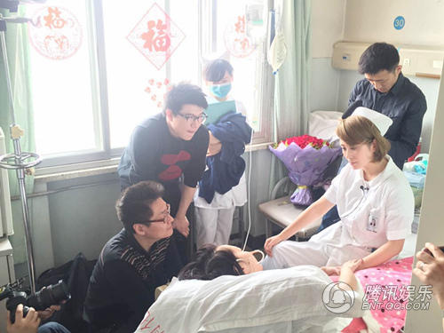 马丽热心助力公益 亲临病房为粉丝送快乐
