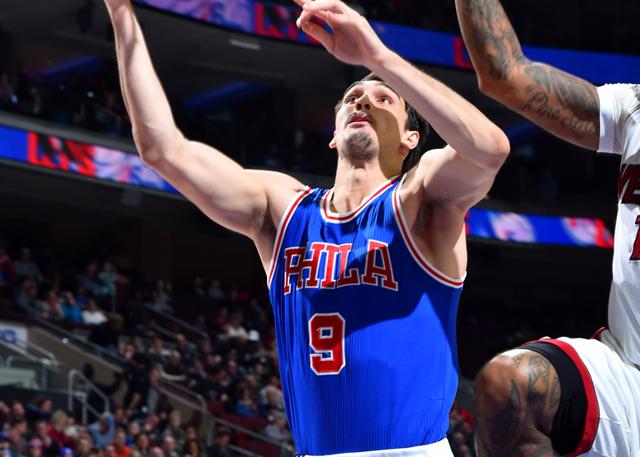 费城全民皆兵七人上双 76人终结热火13连胜