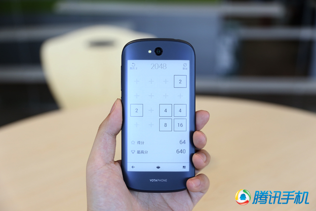 YotaPhone 2评测:双屏正反两用 但应用匮乏