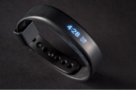 Garmin Vivosmart运动腕带:可代替智能手表
