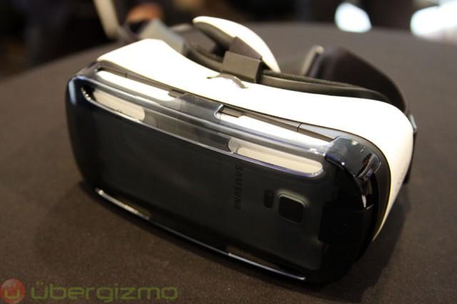 三星虚拟现实头盔Gear VR售价公布 约1220元