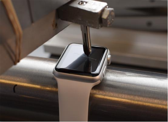 两种Apple Watch屏幕耐划测试 蓝宝石强于Ion-X玻璃