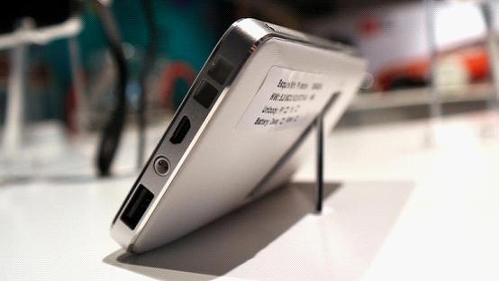 哈曼卡顿Esquire扬声器:为手机扩音+充电