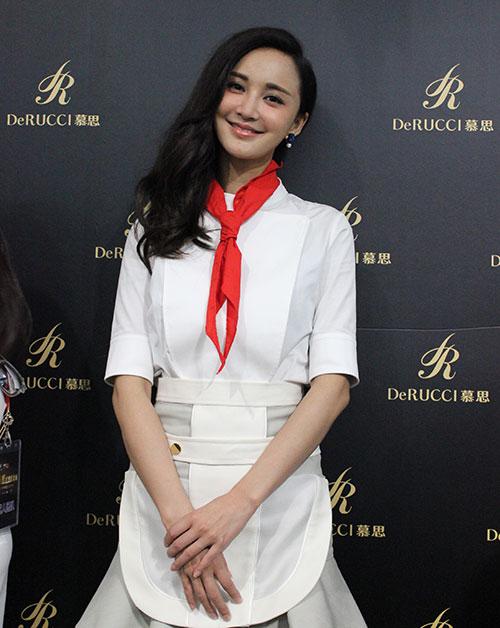 张歆艺甜蜜晒幸福:还要适应和袁弘的同居生活