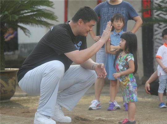 姚明加盟《爸爸去哪儿》 新叶村篮球赛热力开赛