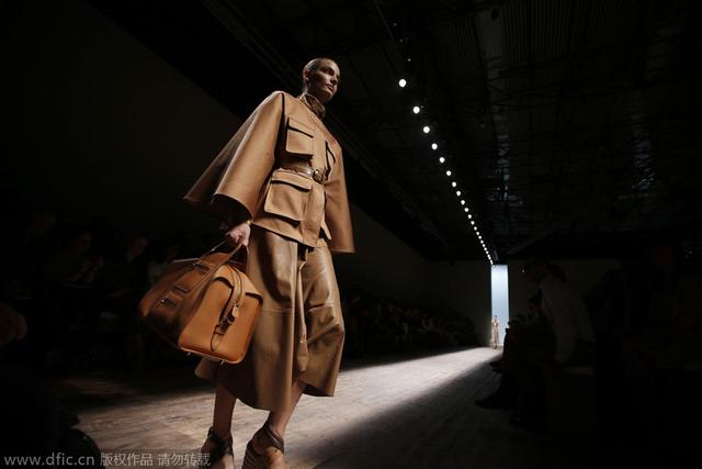 Ferragamo新装比毒蛇更绚丽