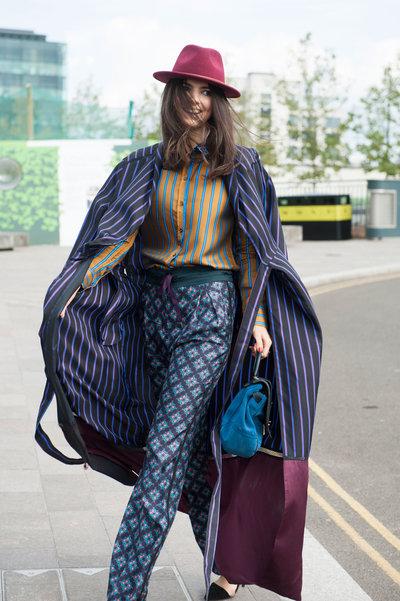 “坠Fashion” 斗篷Style今秋就该坠着穿