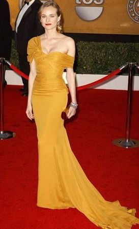 【已审】女星唯美单肩礼服秀尽显性感