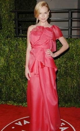 【已审】女星唯美单肩礼服秀尽显性感