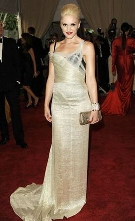 【已审】女星唯美单肩礼服秀尽显性感