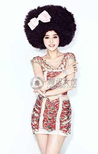 女星夸张爆炸头引领时尚潮流