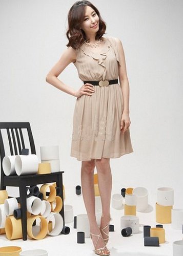 【已审】OL典雅背心裙轻松面对高温