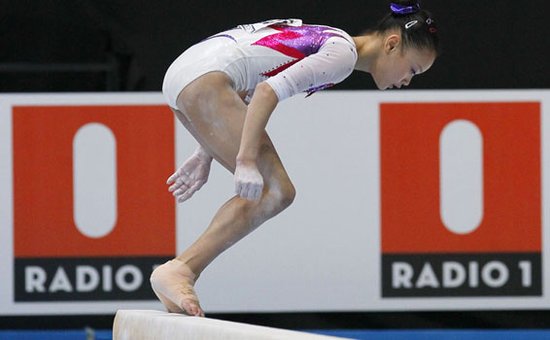 体操世锦赛姚金男全能暂第二 平衡木掉木留憾
