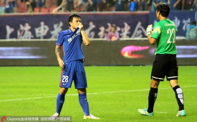 十人申花4-0胜权健 曹赟定首开纪录马丁斯两球