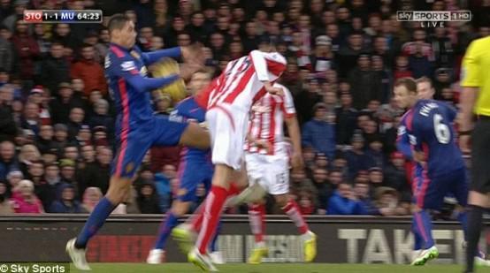 风声鹤唳!曼联险毁10场不败 裁判+立柱帮忙