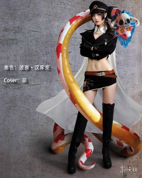 《海贼王》警服女帝COS美图赏 这么娇媚你打几分?