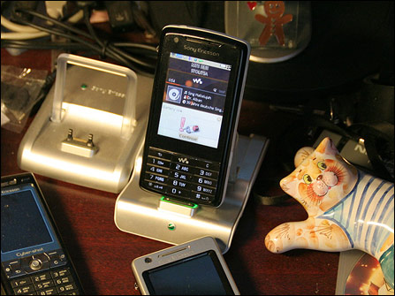 索尼爱立信W960i真机曝光!8G闪存 320万AF机皇