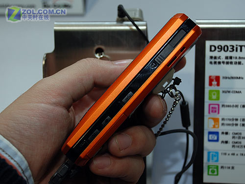 夸张屏与遗憾摄头 三菱D903iTV喜忧参半