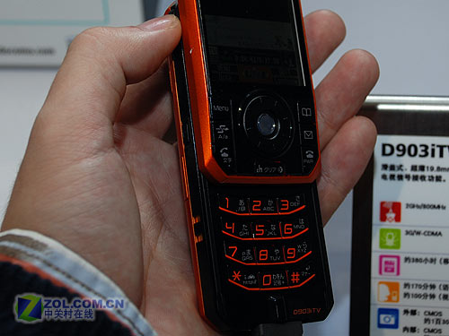 夸张屏与遗憾摄头 三菱D903iTV喜忧参半