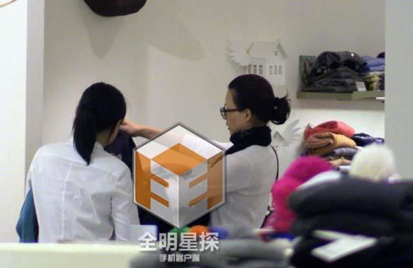 央视一姐当妈了!董卿秀母爱爱子首曝光