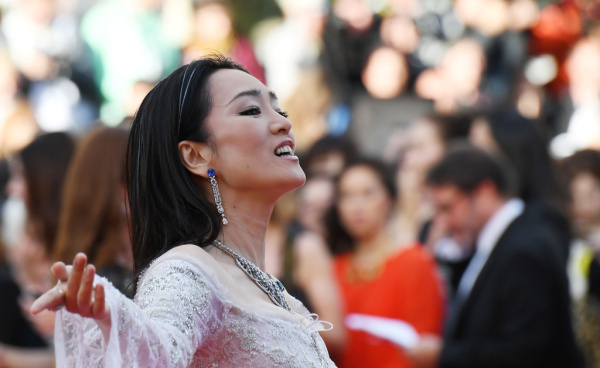 巩俐谈“毯星”:每个演员都有资格来看一下