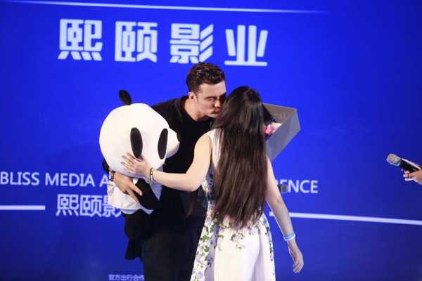 精灵王子进军中国! 开微博开公司和景甜演感情戏