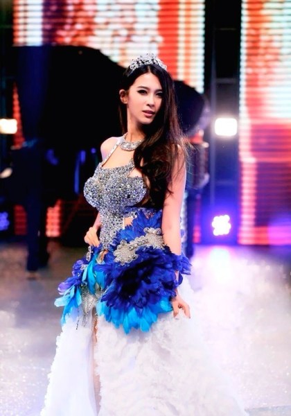 刘晓宇女友晒近照粉丝聚焦一点 网友:胸就比我沉