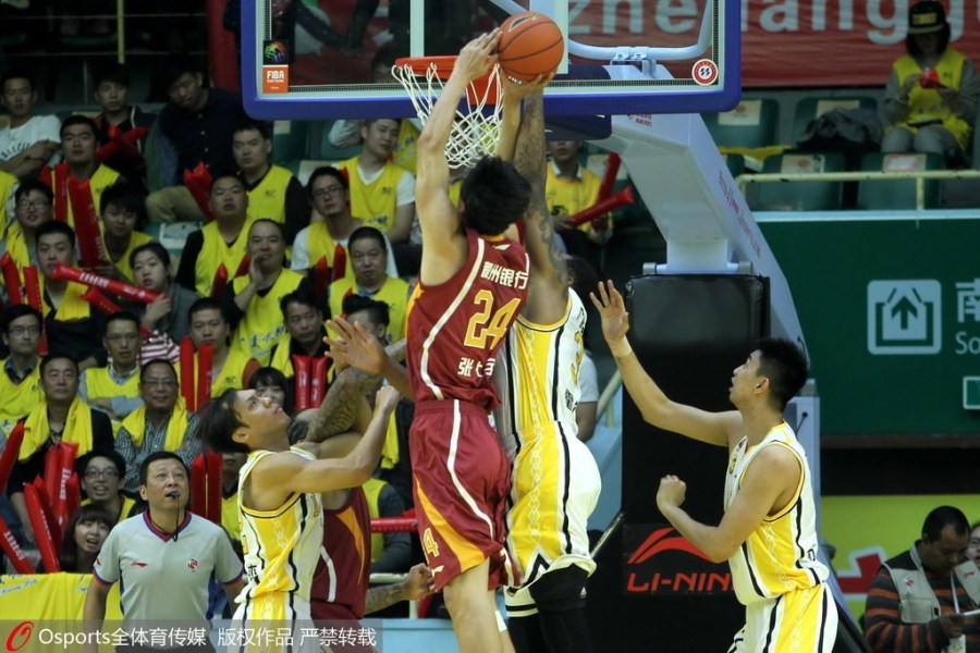 浙江德比火药味儿浓 鞠鹏恶犯被吹违体全场骂傻X