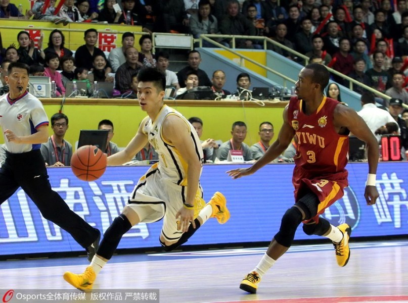 浙江德比火药味儿浓 鞠鹏恶犯被吹违体全场骂傻X