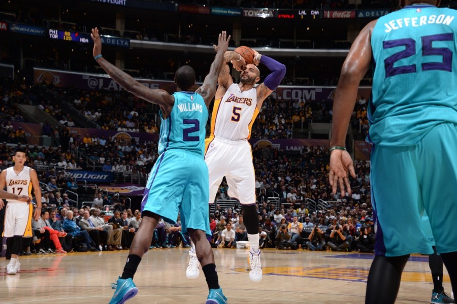 科比21+6+4为胜利变合理 让位林书豪进攻反受益