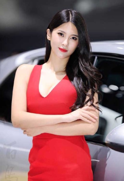 刘晓宇女友晒近照粉丝聚焦一点 网友:胸就比我沉