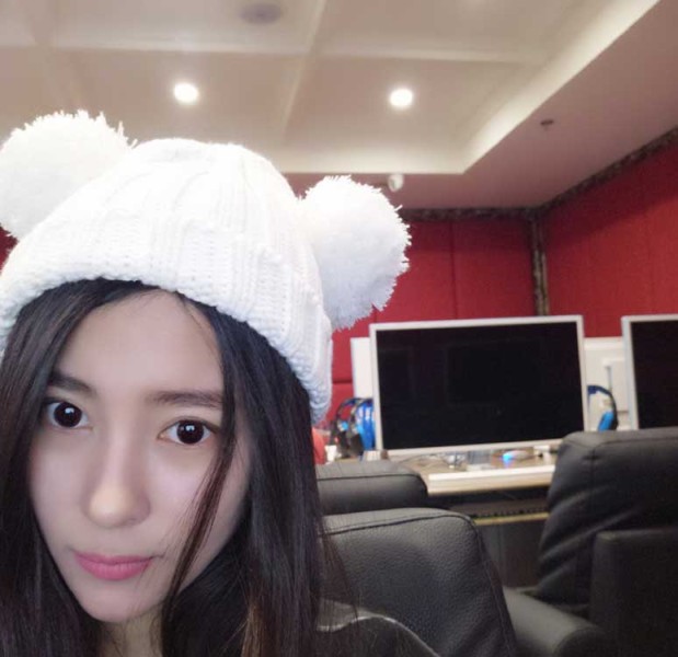 刘晓宇女友晒近照粉丝聚焦一点 网友:胸就比我沉