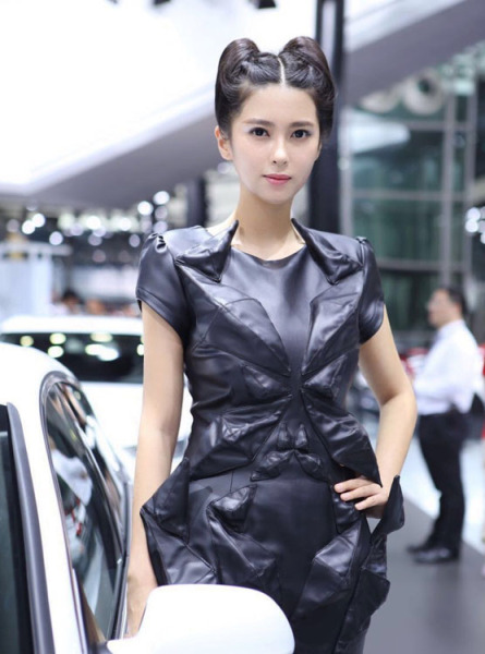 刘晓宇女友晒近照粉丝聚焦一点 网友:胸就比我沉