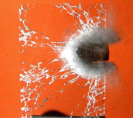 子弹穿过的瞬间