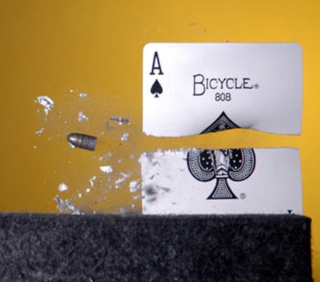 子弹穿过的瞬间