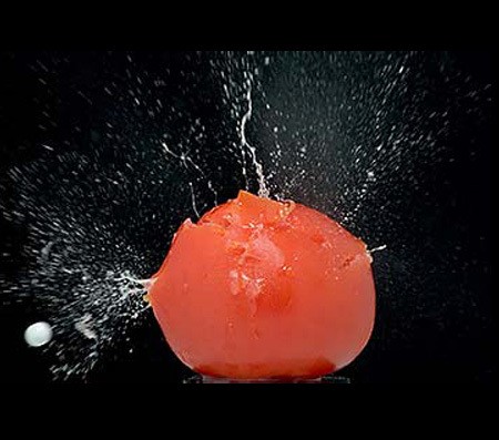 子弹穿过的瞬间