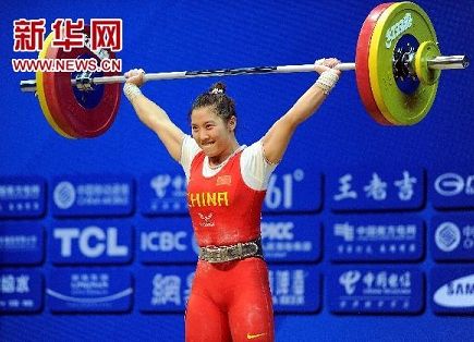 简讯:广州亚运会女子举重53公斤级 李萍破世界纪录夺金
